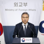 El ministro de Relaciones Exteriores de Corea del Sur, Park Jin, realiza una conferencia de prensa en el ministerio en Seúl el 6 de marzo de 2023, anunciando la solución de Corea del Sur a una disputa de compensación laboral en tiempos de guerra con Japón.  (Kiodo)