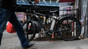 La ciudad de Nueva York aprueba un proyecto de ley para tratar de detener los incendios de baterías de bicicletas eléctricas