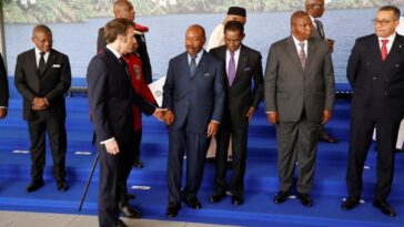 La interferencia francesa en África ha "terminado", dice Macron durante una gira por cuatro países para reconstruir los lazos