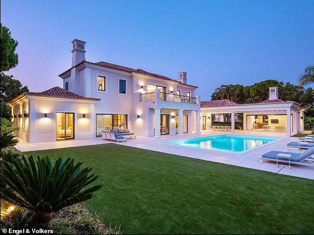 El misterio rodea la villa 'en venta' de Michelle Mone en Algarve después de que la lista de un agente inmobiliario de la propiedad de £ 8 millones desapareciera horas después de que revelamos que estaba en el mercado.