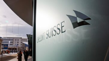 Las acciones de Credit Suisse se desploman un 5% más a medida que se encuentran "debilidades materiales" en los informes financieros