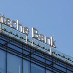 Las acciones de Deutsche Bank caen un 14% después de un repentino aumento en el costo de asegurarse contra su incumplimiento