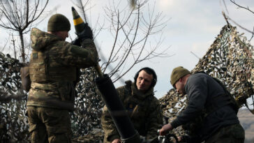 Las tropas ucranianas en Bakhmut 'no se retiran hasta ahora'