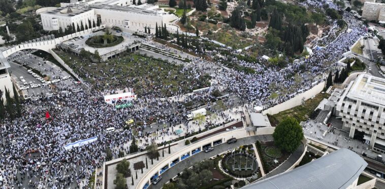 Lo que está en juego mientras las protestas sacuden a Israel: 3 lecturas esenciales sobre democracia, seguridad y derechos humanos