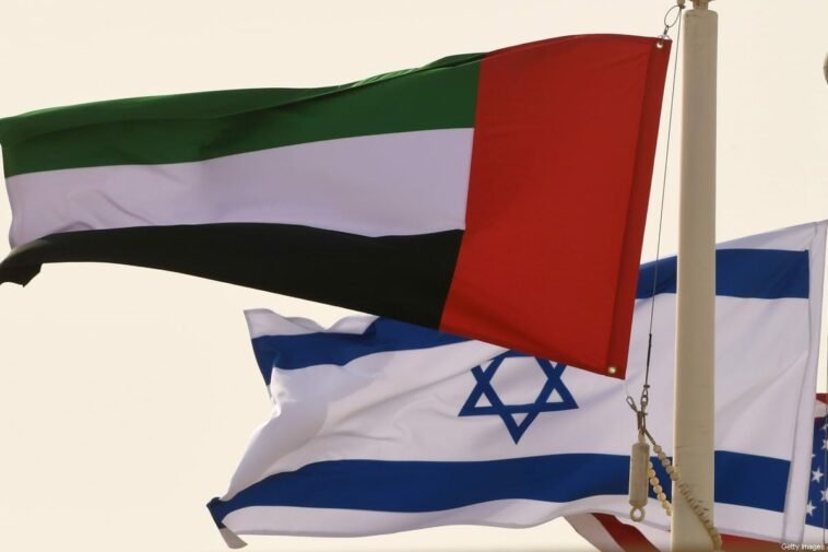 Los Emiratos Árabes Unidos suspenden la compra de los sistemas de defensa de Israel hasta que el gobierno esté bajo control, afirman los informes de los medios