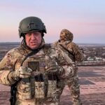 Yevgeny Prigozhin, propietario de la compañía militar Wagner Group, se dirige al presidente ucraniano Volodymyr Zelenskyy para pedirle que retire las fuerzas ucranianas restantes de Bakhmut, el 3 de marzo.