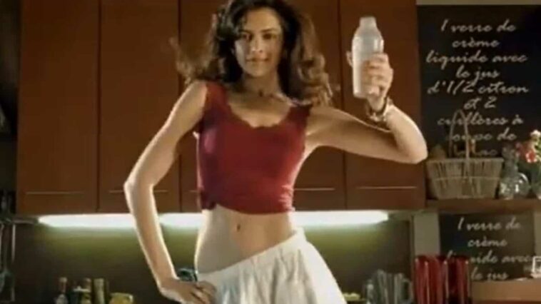 Los movimientos de danza del vientre de Deepika Padukone en un viejo anuncio de café también protagonizado por Karan Johar deja a los fanáticos asombrados.  Mirar