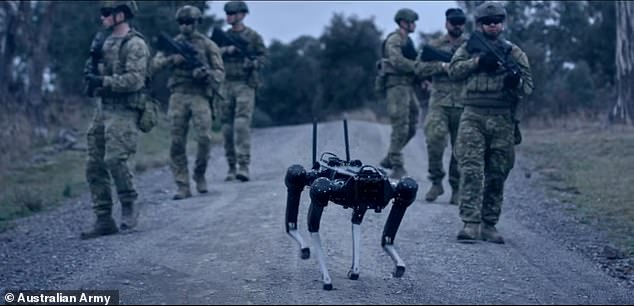 El ejército australiano ha presentado una actualización de su sistema de control mental que alimenta a los perros robot en el campo de batalla.