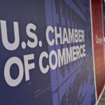 Los principales demócratas del Senado presionan a la Cámara de Comercio sobre la amenaza de demandar a la FTC por la prohibición de la cláusula de no competencia