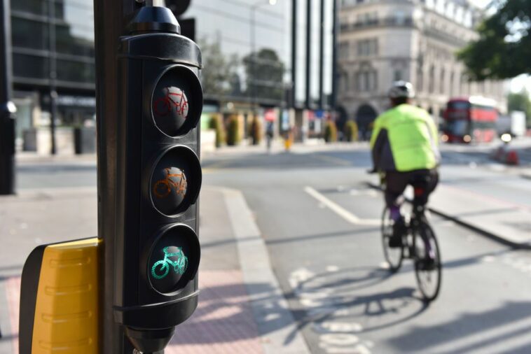 Los recortes presupuestarios del gobierno hacen que el objetivo de cero neto sea 'imposible', dicen grupos ciclistas