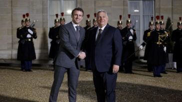 Macron se reúne con Orban de Hungría en el Palacio del Elíseo para discutir la guerra de Ucrania