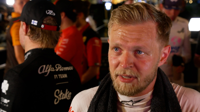 Magnussen 'realmente feliz' después de un pase de último suspiro sobre Tsunoda asegura el punto en Jeddah