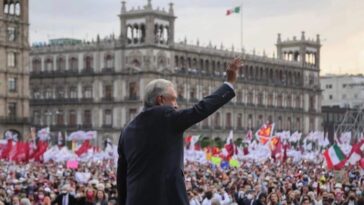 Medios internacionales aseguran que el número real de personas que asistieron el sábado al Zócalo de la Ciudad de México fue de 100.000