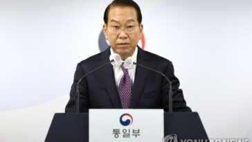S. Korean minister urges N. Korea to respond to offer of talks on separated families