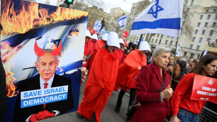 Netanyahu de Israel fue interrumpido por cientos de manifestantes durante su visita a Londres