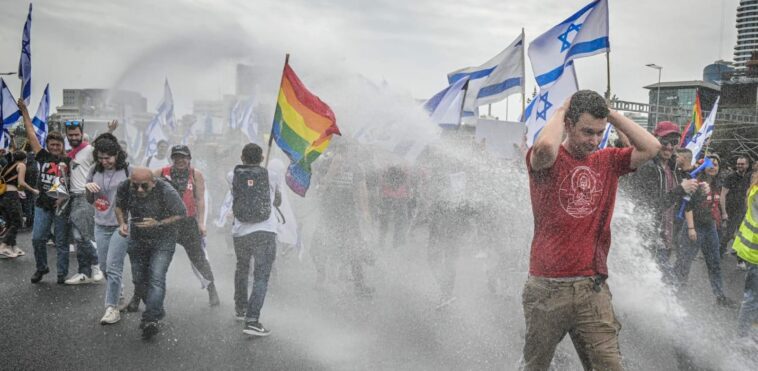 Demonstrators on Ayalon Highway  23 March 2023  credit: High-tech Protest