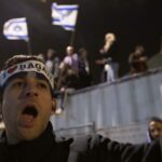 Netanyahu sobrevive a la moción de censura mientras protestas furiosas y huelgas paralizan a Israel por reformas judiciales