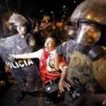 Perú: Destituyen a 8 generales por muertes en mítines contra Boluarte