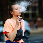 Vapear se ha convertido en uno de los mayores problemas de salud pública de Australia, con niños de hasta 14 años que usan cigarrillos electrónicos.