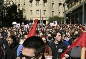 Protestas por choques de trenes siguen siendo fuertes en Grecia