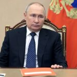 El presidente ruso Vladimir Putin preside una reunión del Consejo de Seguridad por videoconferencia en la residencia Novo-Ogaryovo en las afueras de Moscú, Rusia, el 3 de marzo de 2023.