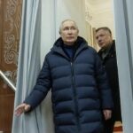 Putin visita Mariupol devastada por la guerra después de su viaje a Crimea, dice el Kremlin