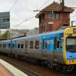 Se advirtió a los viajeros de trenes de Melbourne que esperen grandes retrasos después de que una persona fuera atropellada por un tren en la estación Footscray