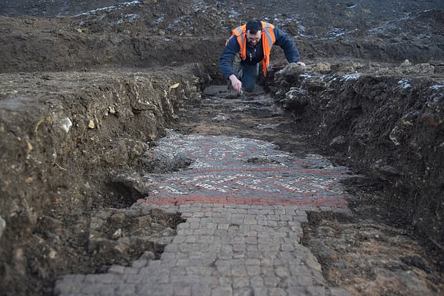 Los arqueólogos de Oxford han desenterrado lo que creen que es una villa romana en un sitio destinado a un nuevo supermercado Aldi.