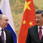 El gobierno del presidente Xi Jinping ya está financiando al Kremlin, respaldando la guerra al impulsar las importaciones de petróleo, gas y productos agrícolas rusos rechazados por Occidente.  En la imagen: Xi Jinping y Vladimir Putin en Beijing, China, el 4 de febrero de 2022