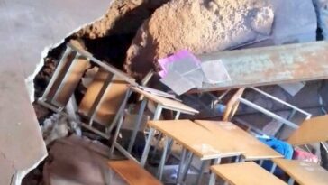 Pupils suffered minor injuries after their desks fell into a sinkhole in the middle of a classroom in Kwekwe, Zimbabwe.