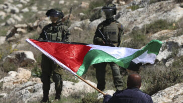 Soldados israelíes matan a tiros a tres palestinos armados en Cisjordania