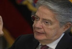 Solicitud para acusar al presidente de Ecuador permitida para proceder