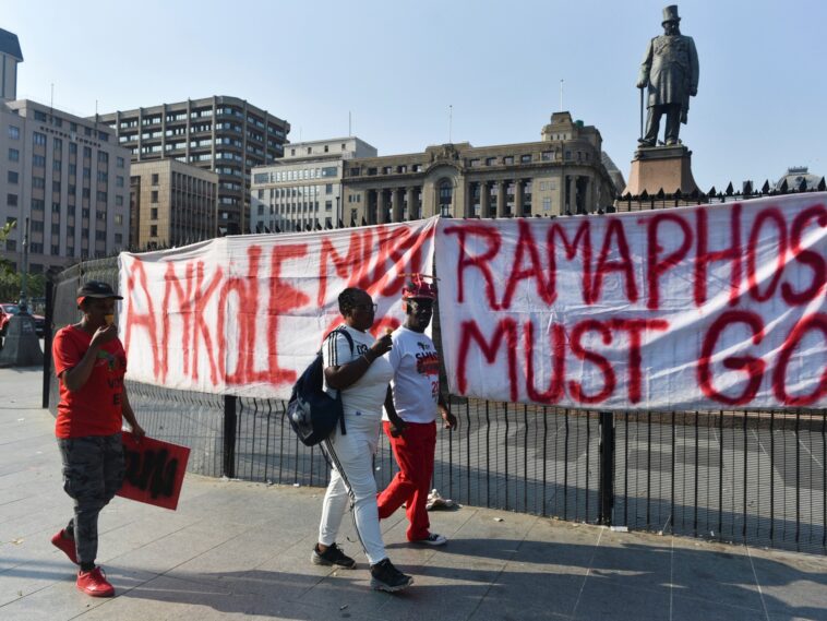 Sudáfrica arresta a 87 antes de protesta masiva contra el gobierno