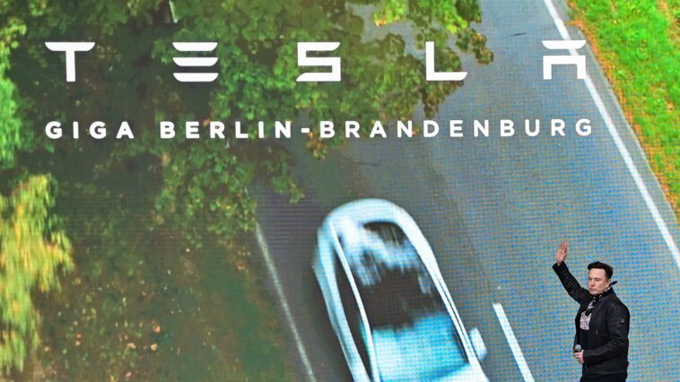Tesla no es la única empresa que revisa su inversión en Europa tras el IRA de Biden