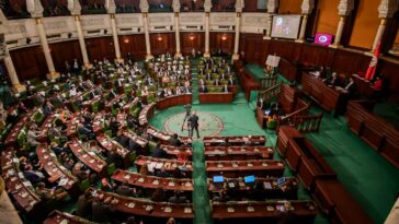 Túnez: Prensa independiente prohibida mientras el parlamento elige presidente en la primera sesión