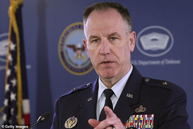 Portavoz del Pentágono Air Force Brig.  El general Patrick Ryder dijo a los periodistas que un dron de fabricación iraní se estrelló contra una instalación estadounidense en Siria, matando a un contratista estadounidense e hiriendo a cinco miembros del servicio estadounidense.