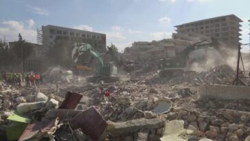 Un mes después del terremoto, 1,5 millones de personas siguen sin hogar en Turquía
