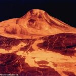 Se tomaron dos imágenes de un respiradero en particular en el enorme volcán en escudo Maat Mons (en la foto) con ocho meses de diferencia, y muestran que cambió de forma y tamaño.
