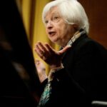 Yellen dice que el Tesoro está listo para tomar 'medidas adicionales si se justifica' para estabilizar los bancos