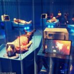 Una nueva experiencia de realidad virtual simula cómo se ve y se siente morir.  La simulación también presenta una parte fuera del cuerpo, lo que permite a los usuarios mirar hacia abajo a sus cadáveres mientras flotan por encima.