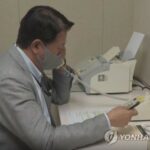 (LEAD) N. Korea unresponsive to regular contact via military hotline for 2nd day
