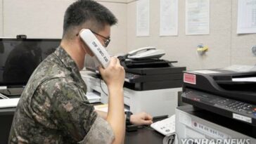 (LEAD) N. Korea remains unresponsive to military hotline calls from S. Korea for 3rd day