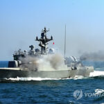 (LEAD) S. Korea fires warning shots after N. Korean patrol boat crosses maritime border