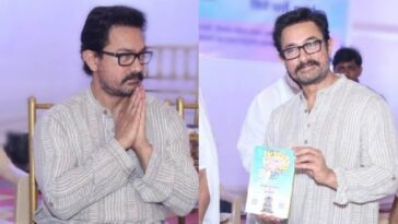 Aamir Khan asiste a la reunión de oración del santo jainista, saluda a la gente con las manos juntas mientras revela el libro.  ver fotos