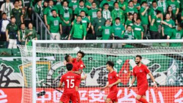 Aficionados al fútbol chinos en vigor para el regreso de la Superliga después de 3 años de restricciones por COVID-19