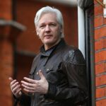 El Alto Comisionado de Australia para el Reino Unido, Stephen Smith, visitó al fundador de WikiLeaks encarcelado, Julian Assange (en la foto), que es australiano, en una prisión británica.