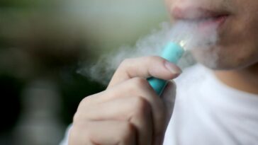 Anwar dice que gravar la nicotina líquida y los productos de gel en los vaporizadores frenará el uso desenfrenado en Malasia