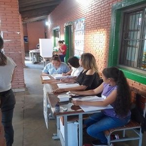 Cierran colegios electorales en Paraguay