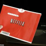 “Esos icónicos sobres rojos cambiaron la forma en que las personas veían programas y películas en casa y allanaron el camino para el cambio a la transmisión”, se lee en un comunicado de Netflix.  Netflix dijo que su negocio de alquiler de DVD