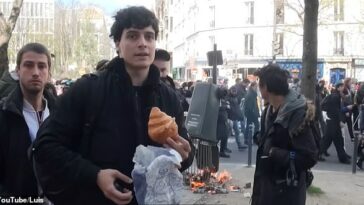 Crítico filma hilarante prueba de sabor de los mejores croissants en París mientras está rodeado por disturbios
